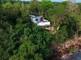 The Munique Cliff House Chumphon - private jacuzzi with beach views