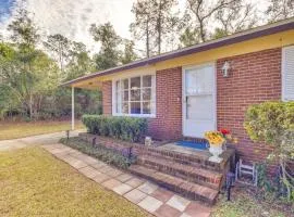 4 Mi to Florida State University Getaway with Deck!