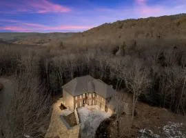 2 Mi to Beech Mtn Resort! 8,000-Sq-Ft Luxe Escape