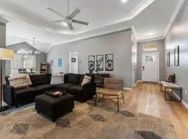 Coler Lounge Cyclist's Dream Home with Hot Tub