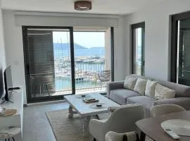 Beachfront apartment with sea view