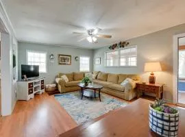 1 Mi to Fishing Pier Apalachicola Bay Getaway!