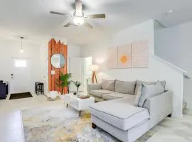6 Mi to Apollo Beach Townhome with Pool Access!