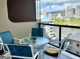 Renovated Studio Free Parking in Prime Waikiki