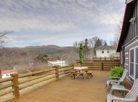 Scenic Hot Springs Retreat Near Appalachian Trail!, hotel in Hot Springs