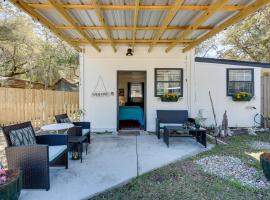 6 Mi to St George Island Cozy Gulf Coast Retreat!, hotel a Eastpoint