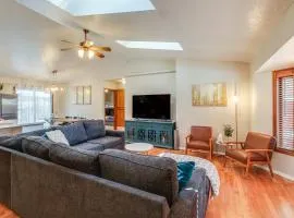 10 Mi to Downtown Flagstaff Cozy Home with AandC