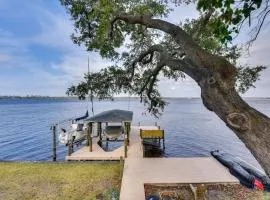 Hot Tub and Boat Dock Getaway on Deerpoint Lake!