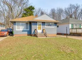 8 Mi to Dtwn Cleveland Quiet Home with Fenced Yard