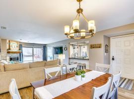 Osage Beach Condo | Pools, Boatslip and Pickleball, hotel v mestu Osage Beach