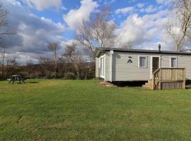 The Roost - Family Friendly caravan near Glastonbury & Street, Hütte in Compton