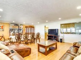 6 Mi to UNM Albuquerque Family Abode with Views!