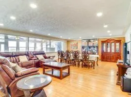 6 Mi to UNM Albuquerque Family Abode with Views!