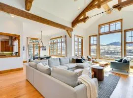 Hot Tub & Mtn-Views! Luxe Group Getaway in Edwards