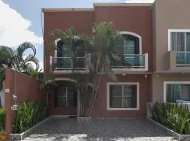 Downtown Villa for 7 guests, access to pool!