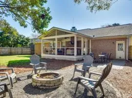 3 Mi to Beach Coastal Escape in Mount Pleasant