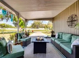 27 Mi to The Villages Lush Home with Outdoor Space!