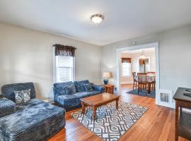 1 Mi to Dtwn Binghamton Apt with Covered Balcony!, hotel v destinaci Binghamton