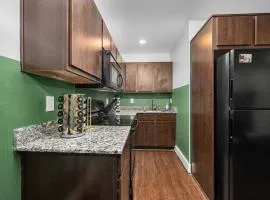 Modern Quirky Apartment Near Medical Center