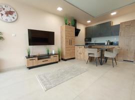 Kisterasz Apartman, hotel u gradu Balatonalmadi