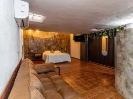 Suite Subterránea con AC, de 2 Niveles Chapalita 6