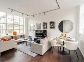 Luxury 3 Bed Central Soho Apartment