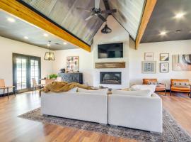 All About the Buzz Cottage with Patio and Yard!, hotel v destinaci Wiggins