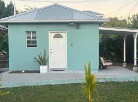 Serenity Cove Cottage, hotel v destinaci Cedar Grove