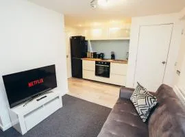 Snug 1 Bed Apartment in Derbyshire with Free Parking