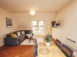 Penthouse 2 Bed Apartment in Derby with Gated Parking