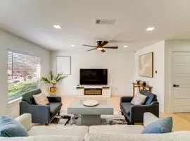 Stylish Irving Retreat w/ Patio & Fire Pit