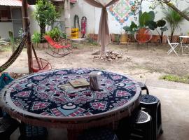 habitaciones con amplio jardin y arboles frutales en el centro Tarapoto，位于塔拉波托的酒店