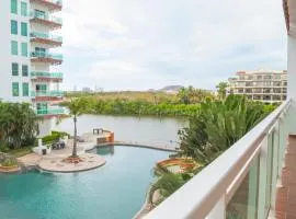 condominio con una bonita vista del puerto deportivo de G P S rentas