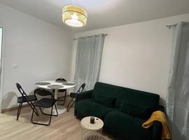 4 personnes - Proche Centrex et Disneyland, hotel v destinaci Noisy-le-Grand