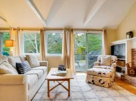Furnished Deck Retreat on Mashpee River!