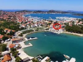 Apartments by the sea Betina, Murter - 16742