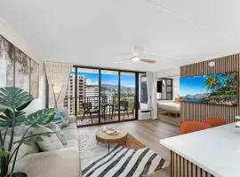 1BR Mountain View with Balcony, Pool & Free Parking