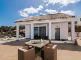 Villa with Jacuzzi, pool and views in Tragaki