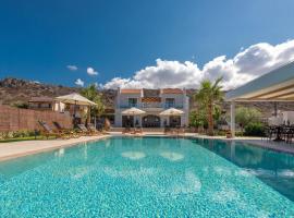 Heraklion में, होटल Villa in Crete with Pool & Sea Views