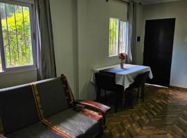 Agradable Monoambiente en posadas, hotel in Posadas