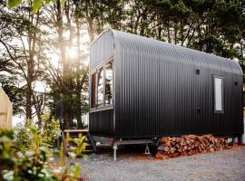 Pine Forest Luxury Tiny Cabins, luxury hotel in Glenquarry