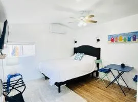 Cozy Private Guesthouse with AC