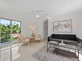 Lovely 3BRM Apt near Gabba with Free Parking & WiFi