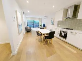 Fantastic 2 BR APT at Boxhill Centro near Hospital