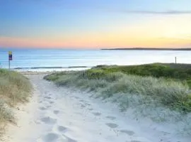 Plumeria Cottage Haven by the Beach 25mins from Sydney CBD