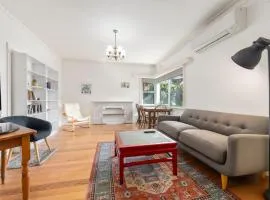Spacious, Light filled, One Bedroom House by the Beach