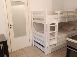 Cozy 2-Bedroom Apartment, kh&aacute;ch sạn th&acirc;n thiện với th&uacute; nu&ocirc;i ở Bigovo