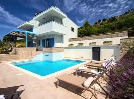 Tolles Ferienhaus In Duće Mit Offenem Kamin
