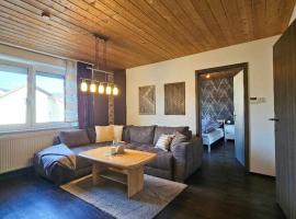 Ferienhaus Baumann mit Garten, villa em Furth im Wald