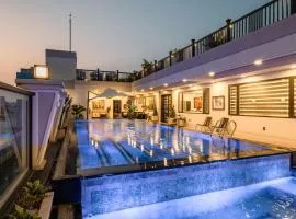 Elegant 4BR penthouse with pool in Thao Dien by Raymond Holm